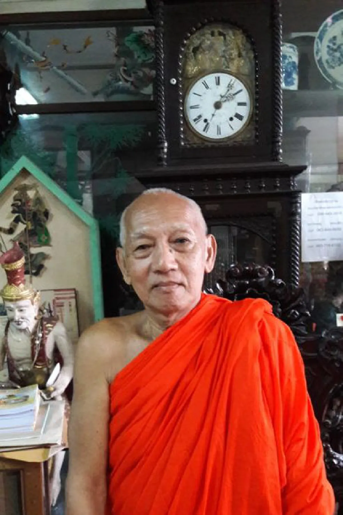 คนแห่เผาสุนัขตาย ที่วัดคลองเตยในวันละ 10-20 ตัว