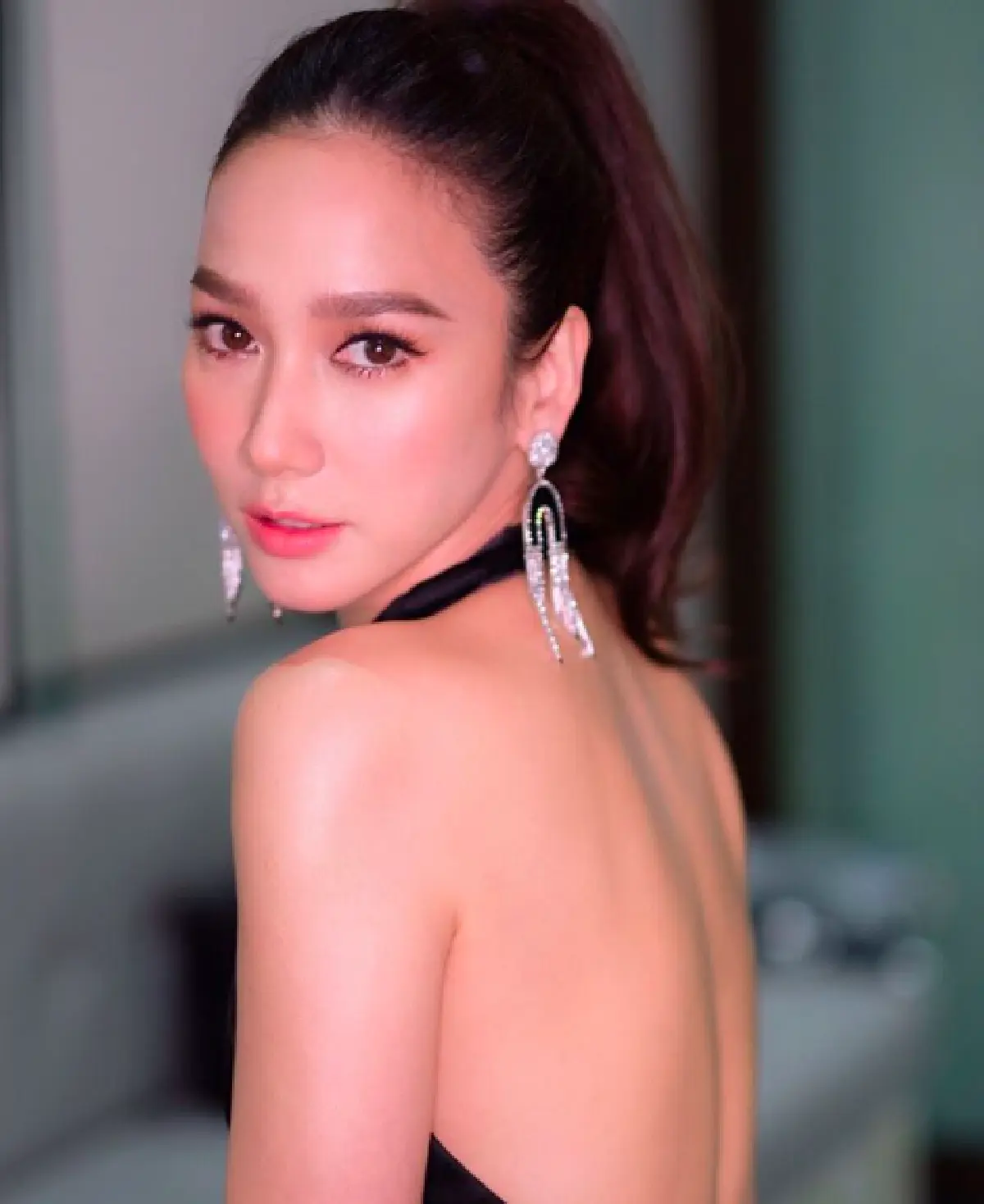 สวยจนละสายตาไม่ได้! “อั้ม พัชราภา” กับลุคคล้ายชุดเจ้าสาว แฝงด้วยความเซ็กซี่