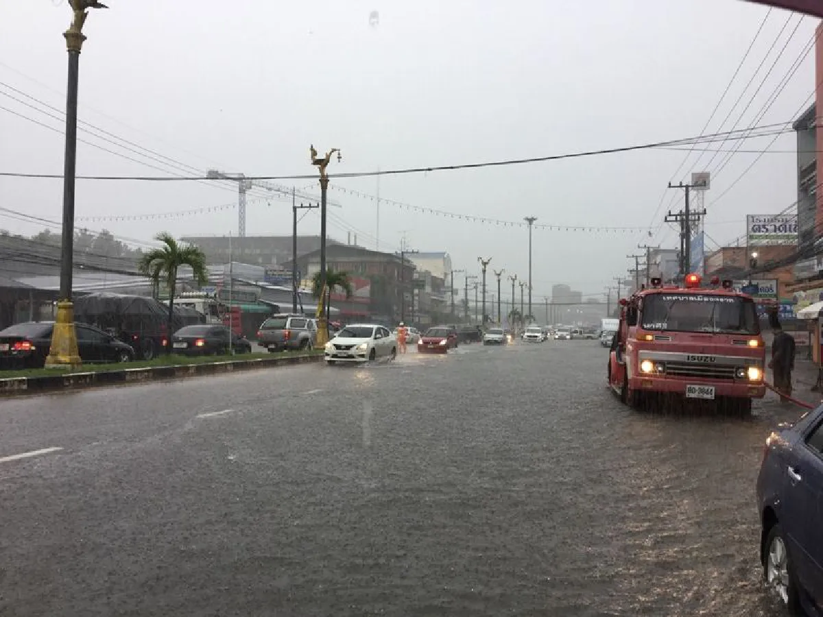 ตราดฝนตกนาน3ชม.ทั้งเมืองจมน้ำท่วมขังต้องเร่งระบาย