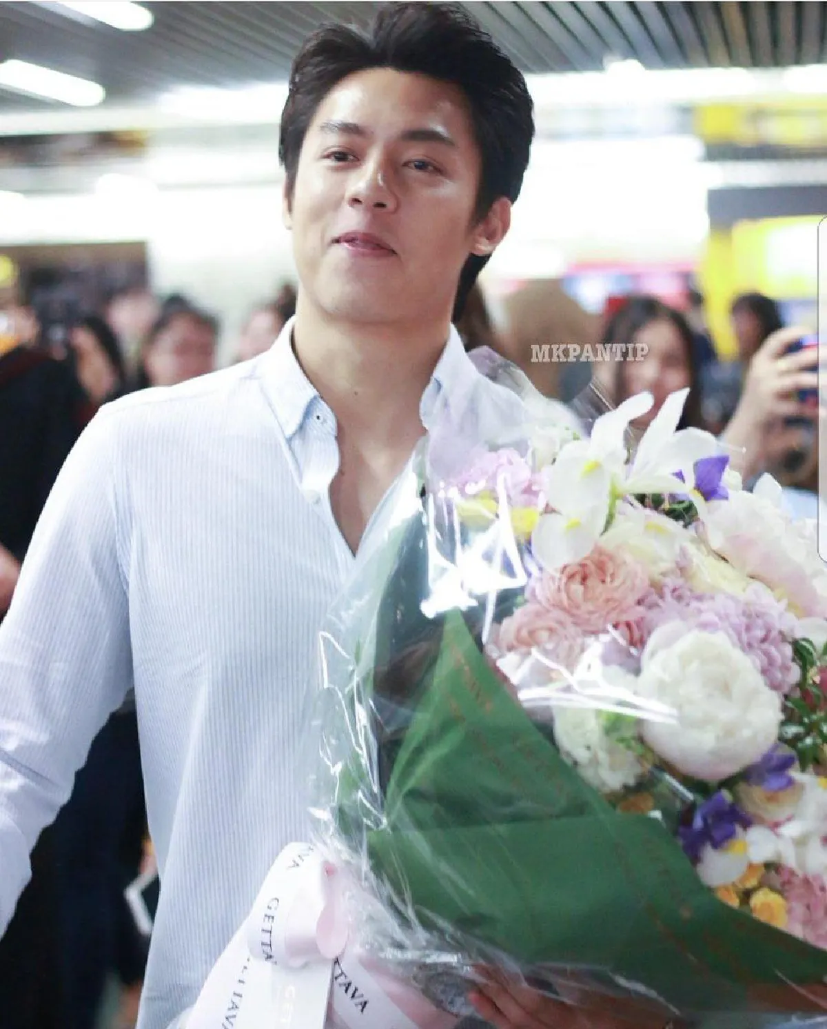 วันสำคัญของเธอ! หมาก หอบดอกไม้ช่อโตยินดี คิมเบอร์ลี่ บัณฑิตป้ายแดง