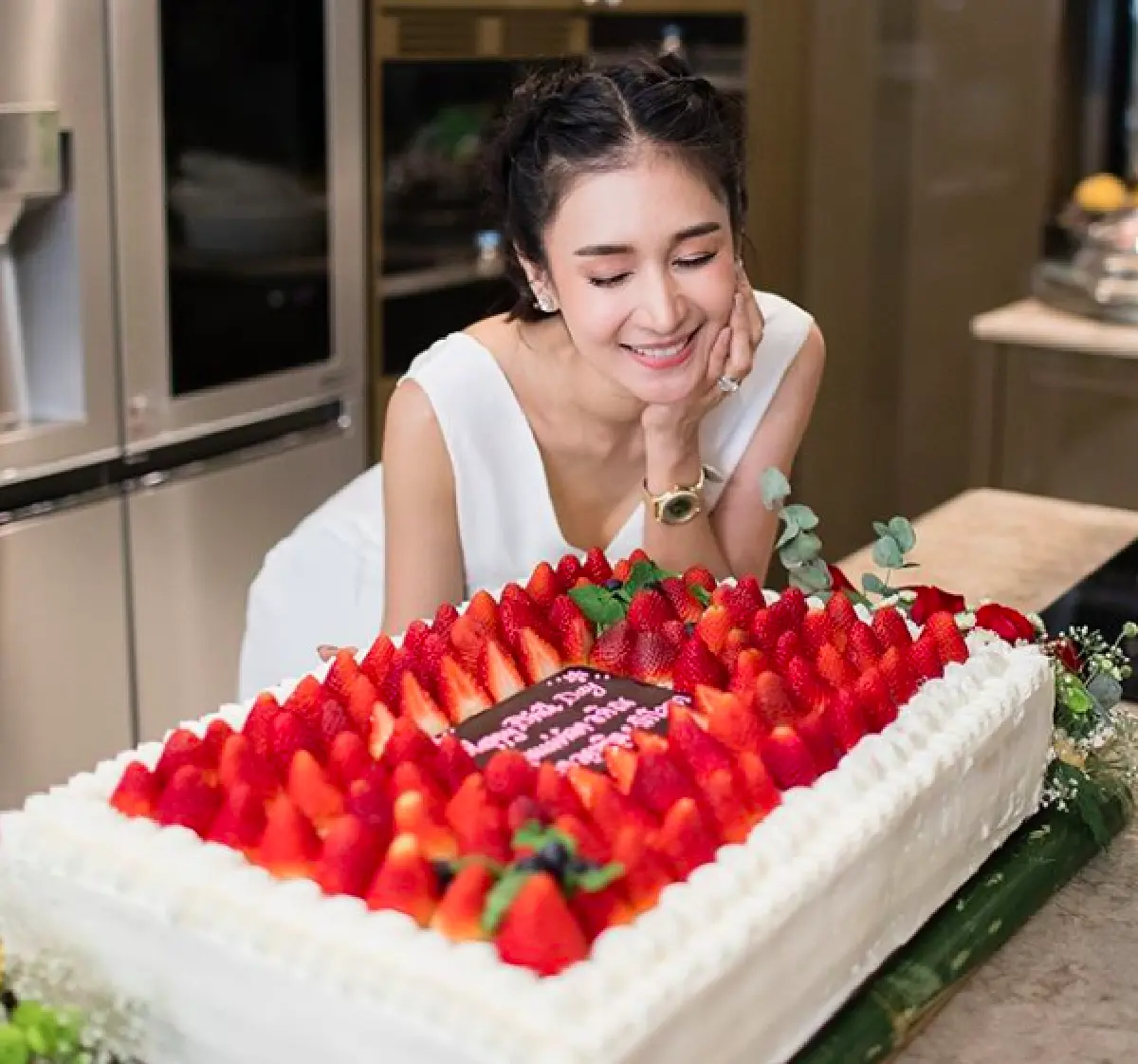 “เนย โชติกา” เปิดบ้านหรู! ฉลองวันเกิดอายุครบ 34 ปี สุดอบอุ่น