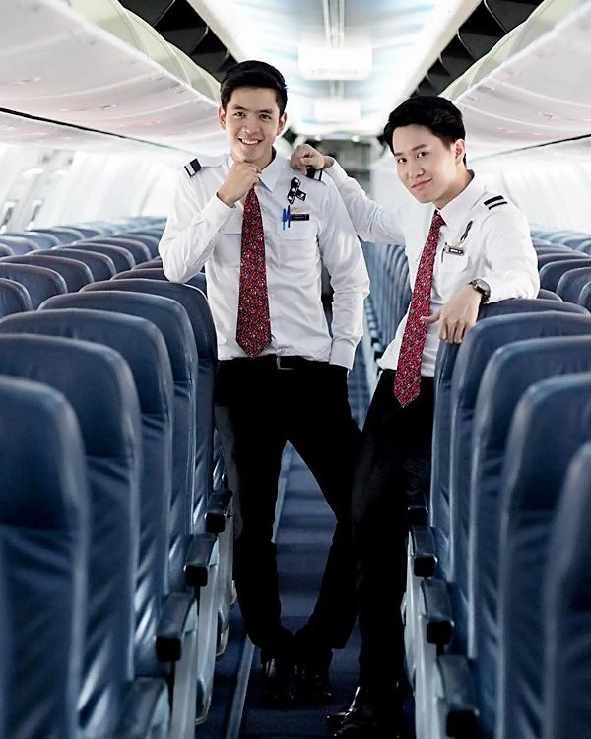 ส่องภาพ ฟิล์ม ธนภัทร หล่อเนี๊ยบโดนใจ ตอนเป็นสจ๊วตสายการบินดัง