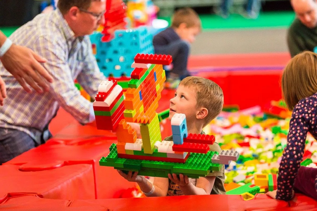 ต่อสนุกไม่จำกัดจินตนาการในงาน "BRICKLIVE Built For LEGO Fans"