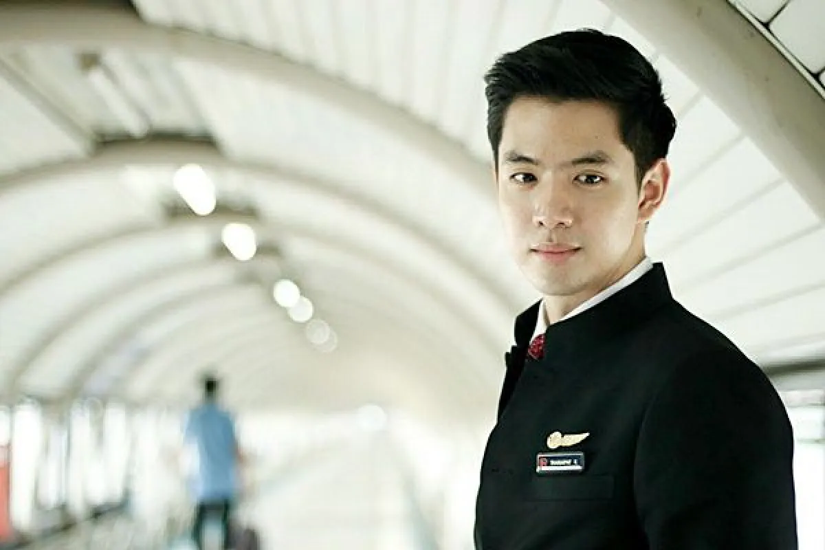 ส่องภาพ ฟิล์ม ธนภัทร หล่อเนี๊ยบโดนใจ ตอนเป็นสจ๊วตสายการบินดัง