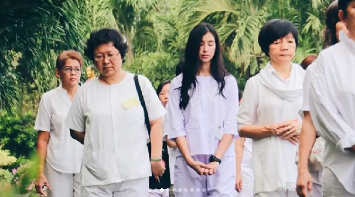 “มิ้นต์ ชาลิดา” โพสต์ภาพพร้อมข้อคิด หลังพาน้องชาย “ม่อน” ไปปฏิบัติธรรม 3 วัน