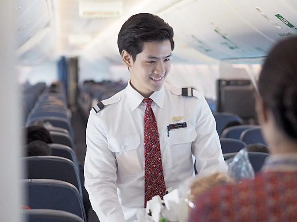 ส่องภาพ ฟิล์ม ธนภัทร หล่อเนี๊ยบโดนใจ ตอนเป็นสจ๊วตสายการบินดัง