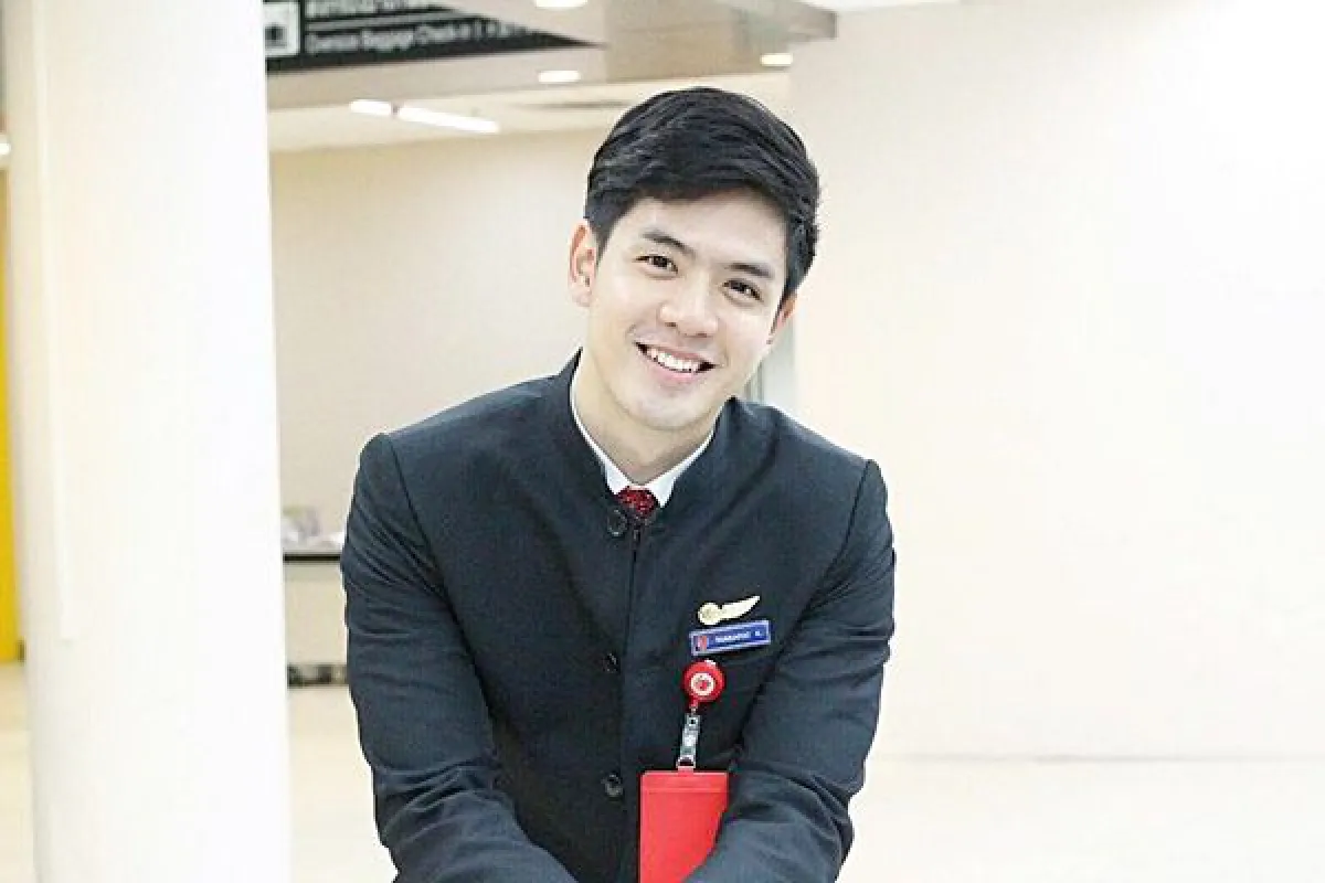 ส่องภาพ ฟิล์ม ธนภัทร หล่อเนี๊ยบโดนใจ ตอนเป็นสจ๊วตสายการบินดัง