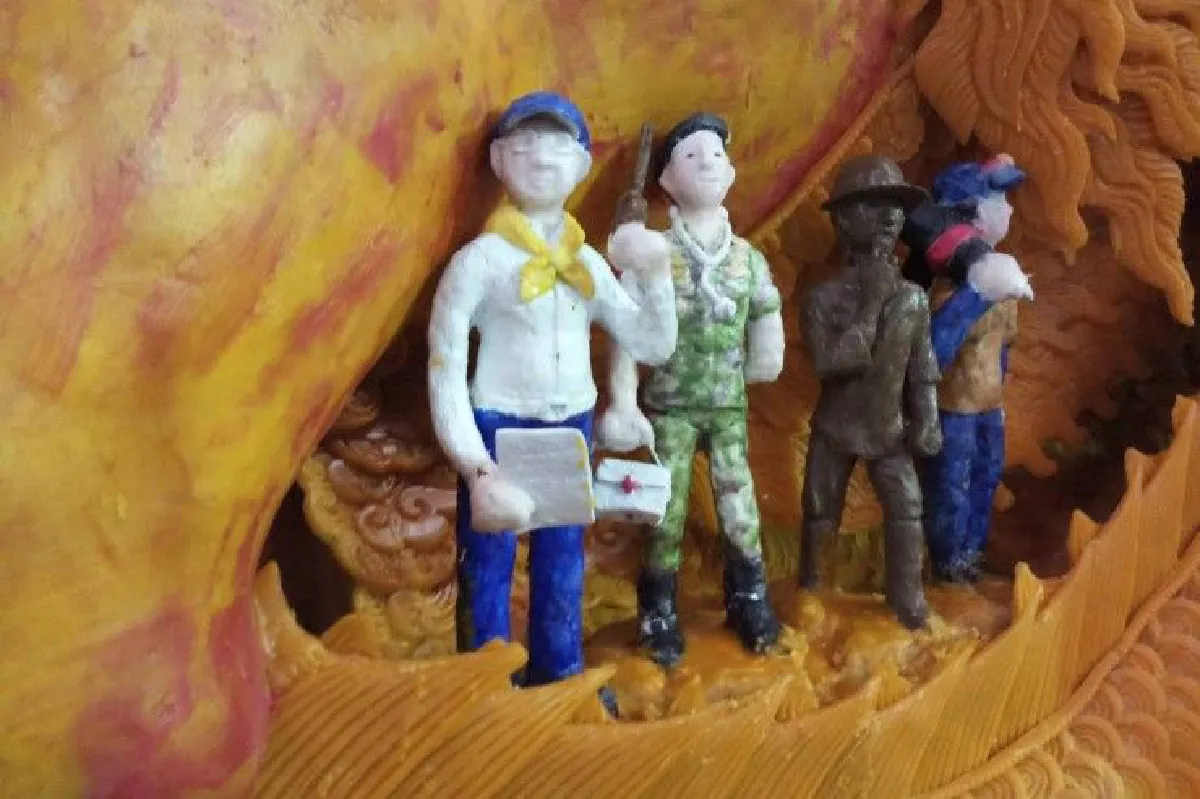 ฮือฮาเทียนพรรษาปั้นฮีโร่ช่วยทีมหมูป่าติดถ้ำหลวง