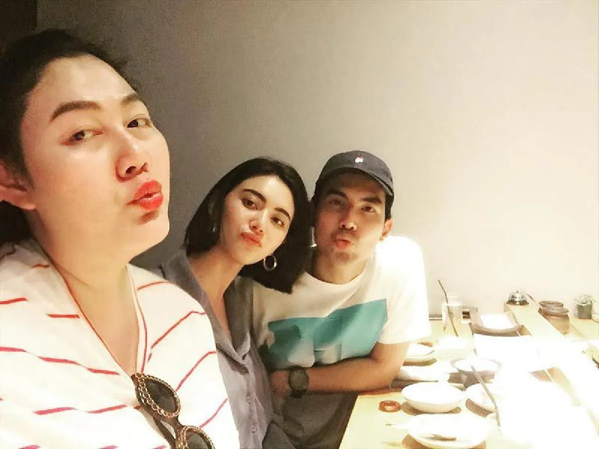 ไอเทมคู่!! "เต๋อ-ใหม่” ใช้รถเบนซ์หรู 3 ล้าน สมเป็นคู่รักซุปตาร์