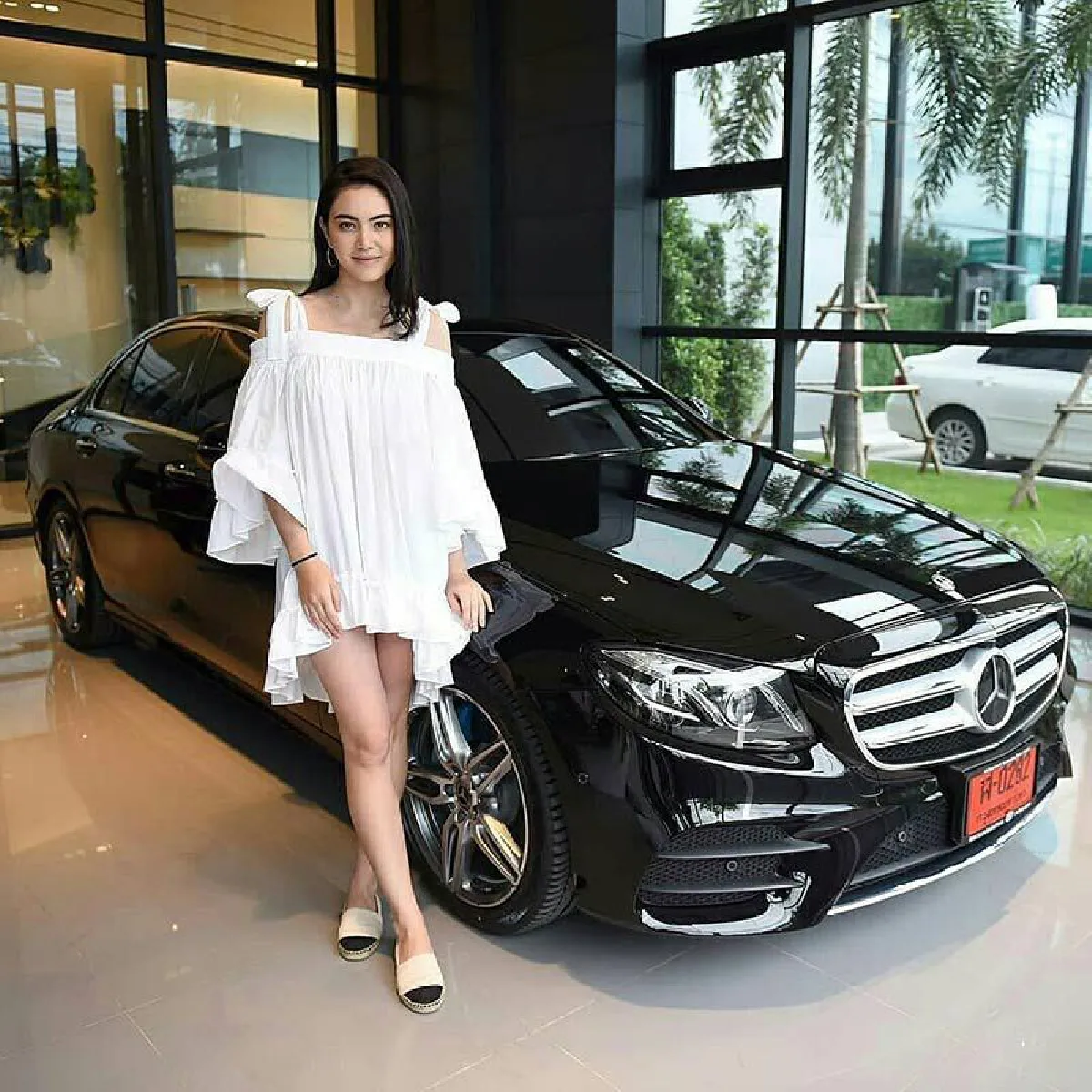 ไอเทมคู่!! "เต๋อ-ใหม่” ใช้รถเบนซ์หรู 3 ล้าน สมเป็นคู่รักซุปตาร์