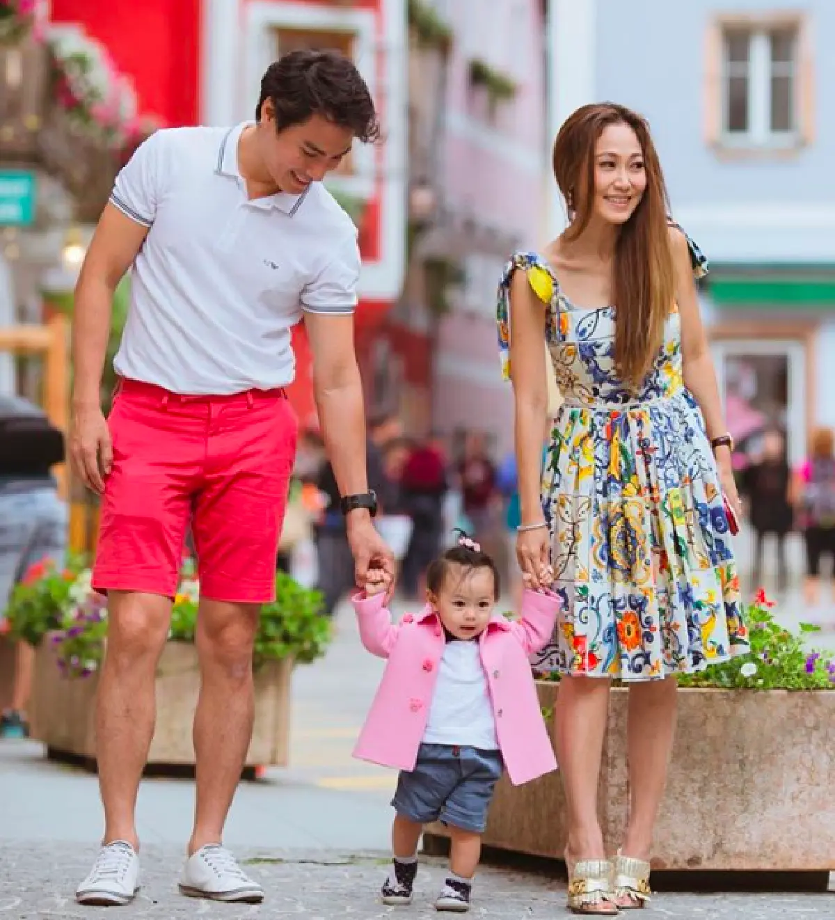 ชีวิตดี!! “นาวิน ต้าร์-น้ำหวาน” พา “น้องลูก้า” เที่ยวพักผ่อนที่ยุโรป พร้อมจ้างช่างภาพ เก็บภาพสวย
