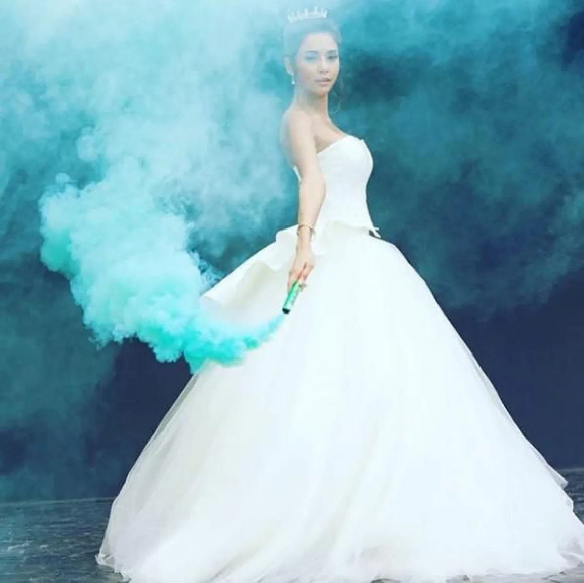 อุ้ม ลักขณา สวยเริ่ดในชุดเจ้าสาวสุดอลังการ ก่อนเข้าพิธีแต่งงานพรุ่งนี้