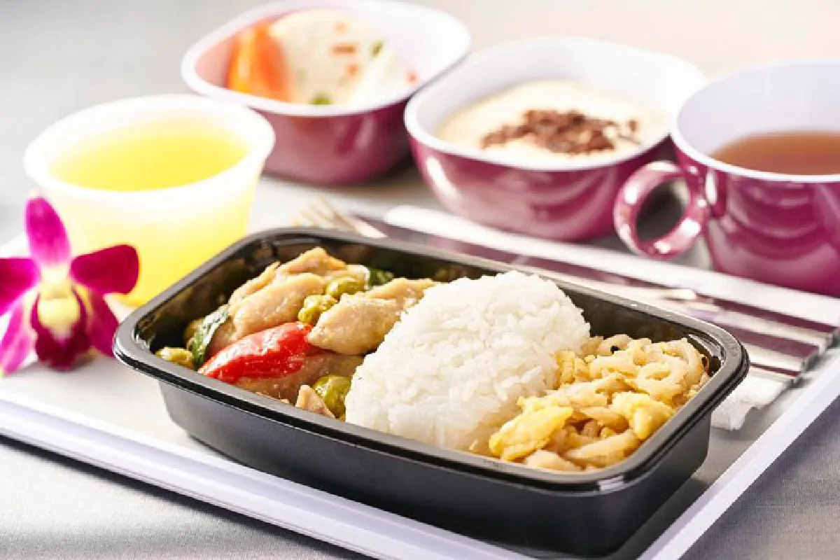 การบินไทยรับรางวัลสายการบินยอดเยี่ยมอันดับ 1 จากสกายแทรกซ์ 3 รางวัล