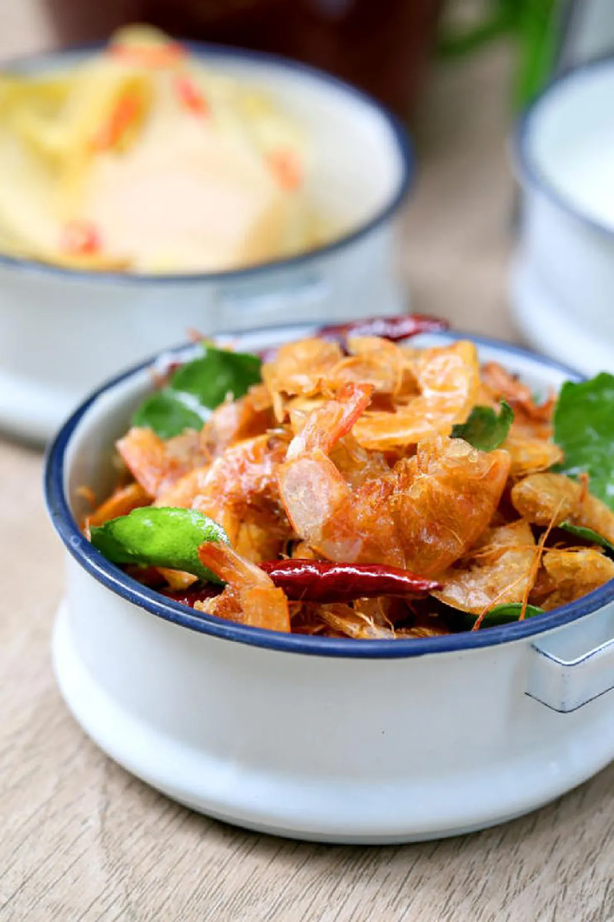 ข้าวต้มกุ๊ย พุ้ยกับแกล้ม กุ้งเสียบหวานเค็มสมุนไพร