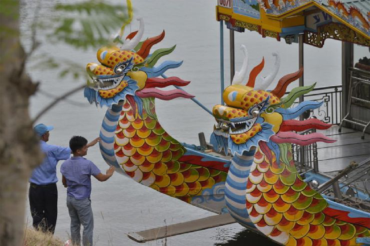 ชวนกันไปว้าว ที่เมืองเว้ (HUE) ชวนกันไปว้าว ที่เมืองเว้ (HUE)