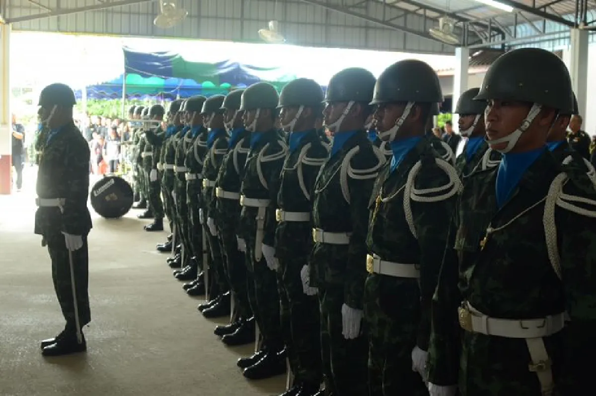 ร.10พระราชทานดินฝังศพพ.ท.ชัชนันท์เสียชีวิตเหตุเครื่องบินตก