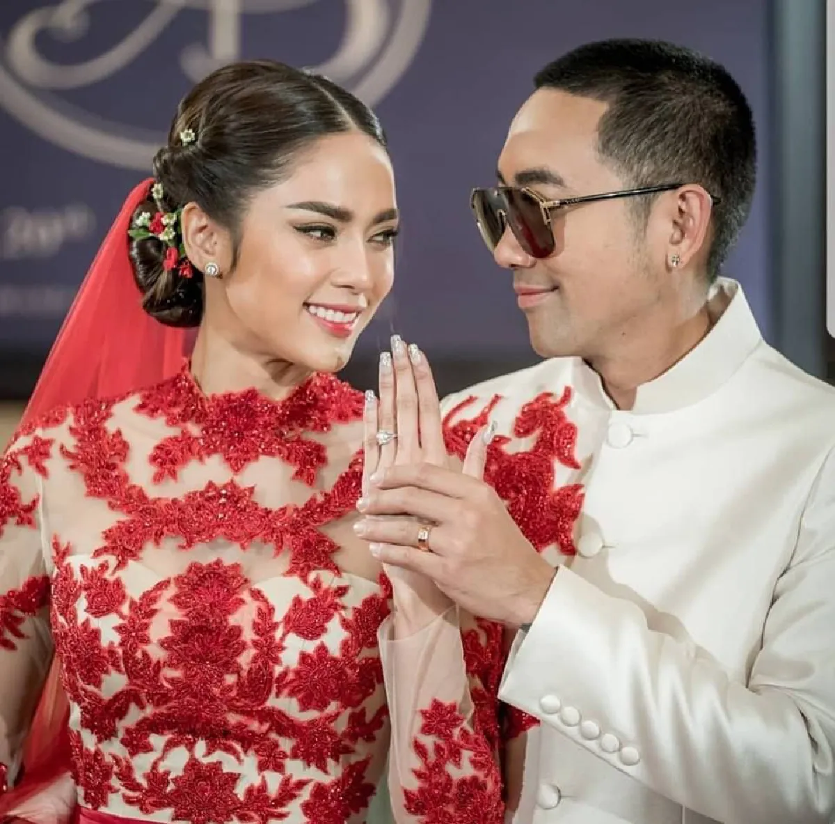 สวยฉ่ำวันวิวาห์! อุ้ม ลักขณา กับลุคสุดปังเมคอัพจัดเต็มโดย น้องฉัตร