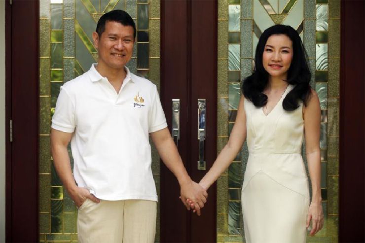 ศรัณย์+ณัฐชญา ไมตรีเวช ทำธุรกิจแบบสายกลางพอดีๆ ศรัณย์+ณัฐชญา ไมตรีเวช ทำธุรกิจแบบสายกลางพอดีๆ