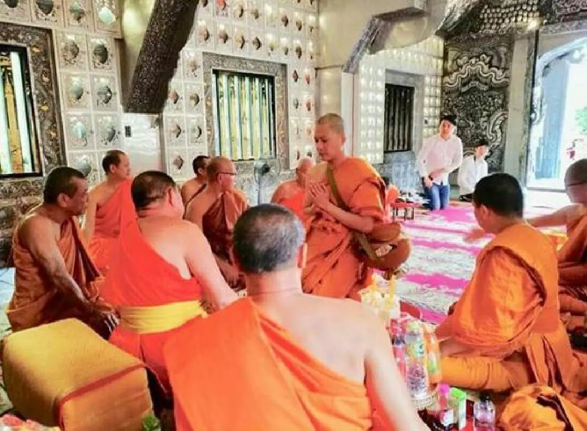 เข้าสู่ร่มกาสาวพัสตร์ "เคลลี่ ธนะพัฒน์" บวชเงียบที่เชียงใหม่ คนสนิทแห่ร่วมอนุโมทนา