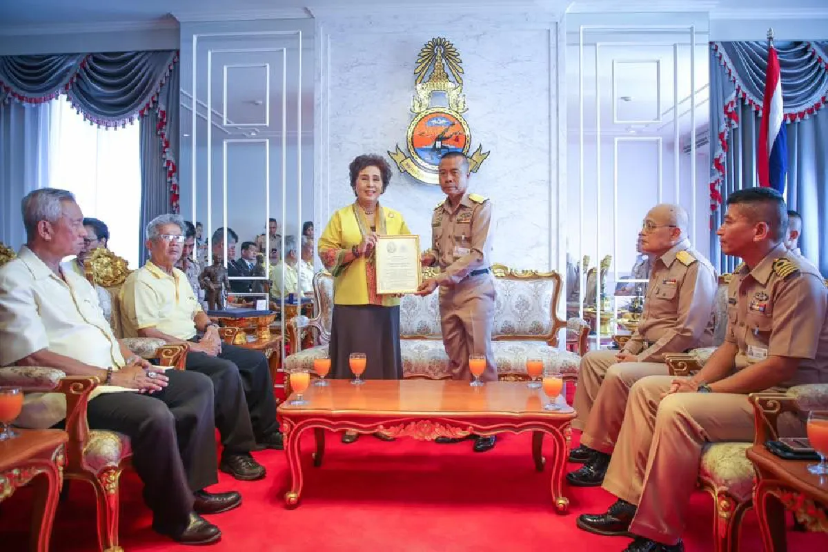 "ราชสกุลอาภากร" มอบเกียรติบัตร "ผบ.หน่วยซีล" ที่ทำคุณประโยชน์ให้ชาติ