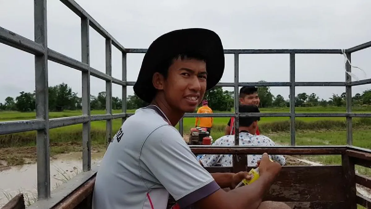 "คิดเป็นเห็นเงิน"โจ๋โคราชรับจ้างไถนาหารายได้เสริม