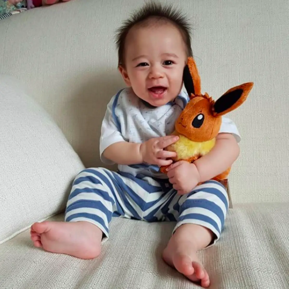 “สายฟ้า” ในวัยกำลังซน ลูก “แม่ชม” ขอโชว์วิธีการกินนมสไตล์ใหม่ไม่ซ้ำใคร