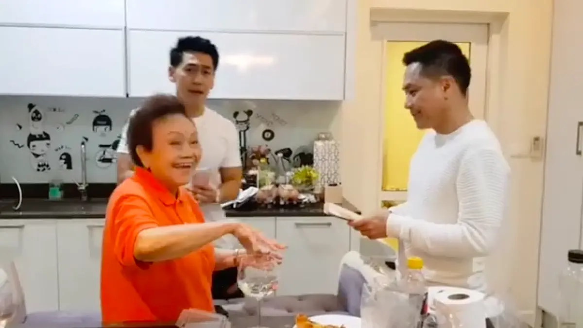 เผยโฉมหน้าพี่น้อง “ดีเจเพชรจ้า" 5 ผลผลิตของ “อาม่า” ที่หลายคนยังไม่เคยเห็น