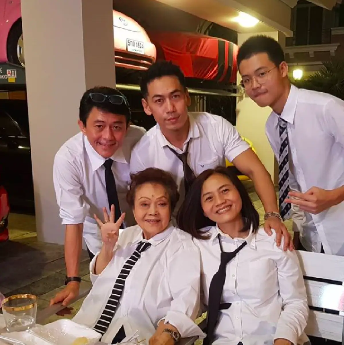 เผยโฉมหน้าพี่น้อง “ดีเจเพชรจ้า" 5 ผลผลิตของ “อาม่า” ที่หลายคนยังไม่เคยเห็น