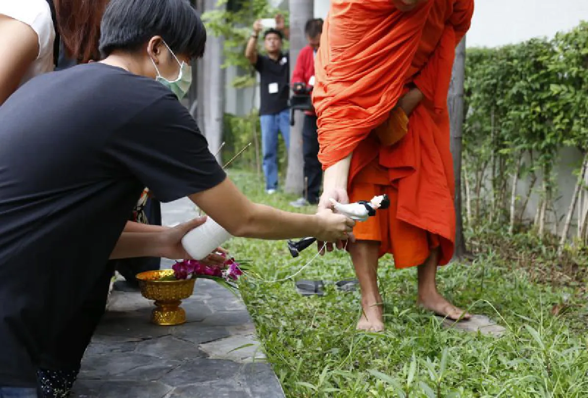 เศร้า!เมียชายกระโดดตึกศาลทำพิธีเชิญวิญญาณ พร้อมขอบคุณผู้ใหญ่มาช่วยดูแลคดีฆ่าลูก