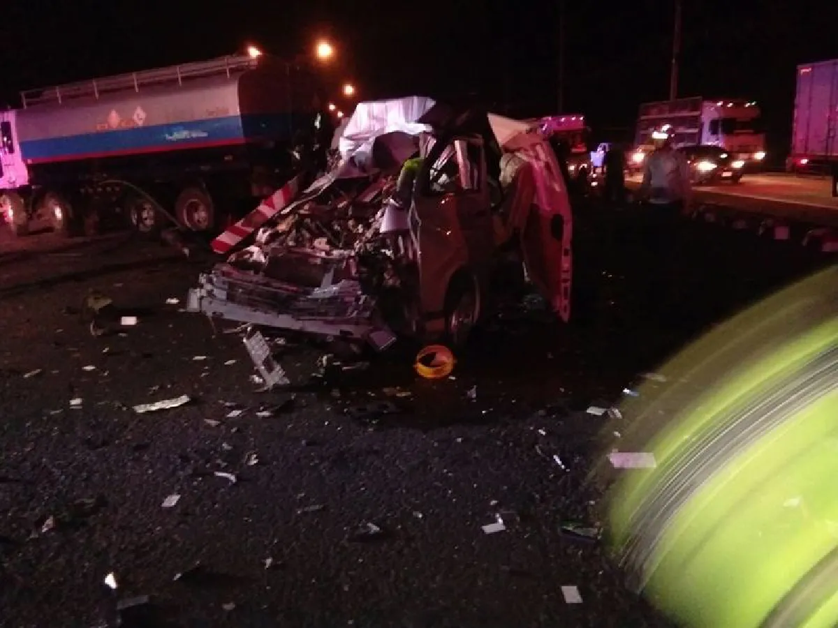 รถชนกัน5คันสนั่นถนนมิตรภาพตาย6ศพเจ็บ13