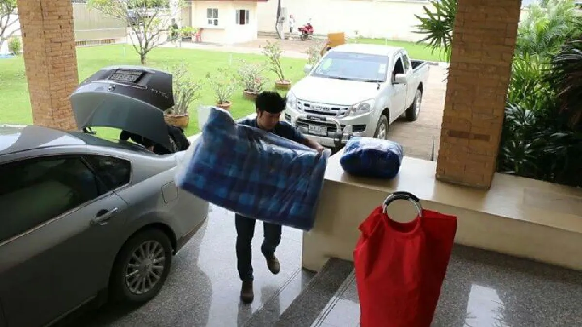 ชาวขอนแก่นบริจาคสิ่งของช่วยผู้ประสบภัยเขื่อนแตกในลาว