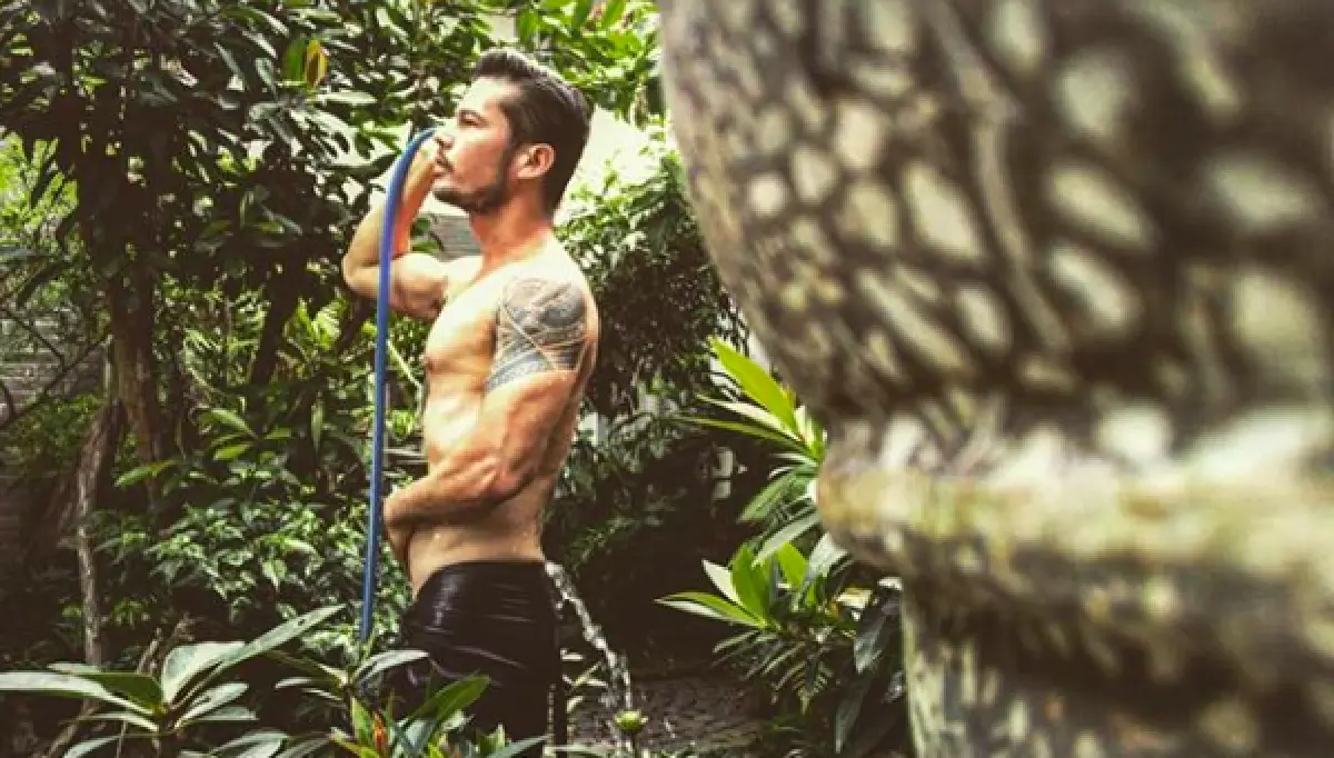 ชีวิตร่มรื่น! เปิดบ้าน “อ้น สราวุธ” กับมุมส่วนตัวแสนรื่นรมย์ พร้อมสัตว์เลี้ยงต่างๆ