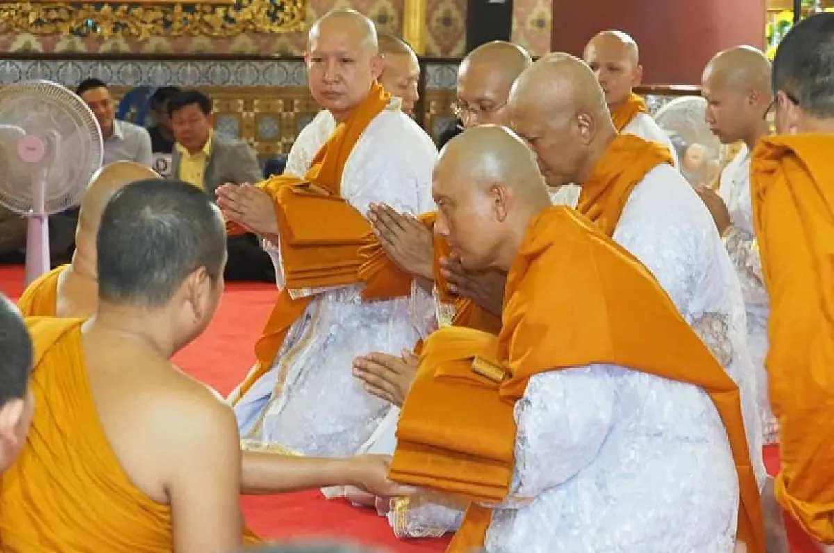 "พล.ต.อ.วิระชัย"นำตำรวจบวชหมู่67รูปเฉลิมพระเกียรติร.10