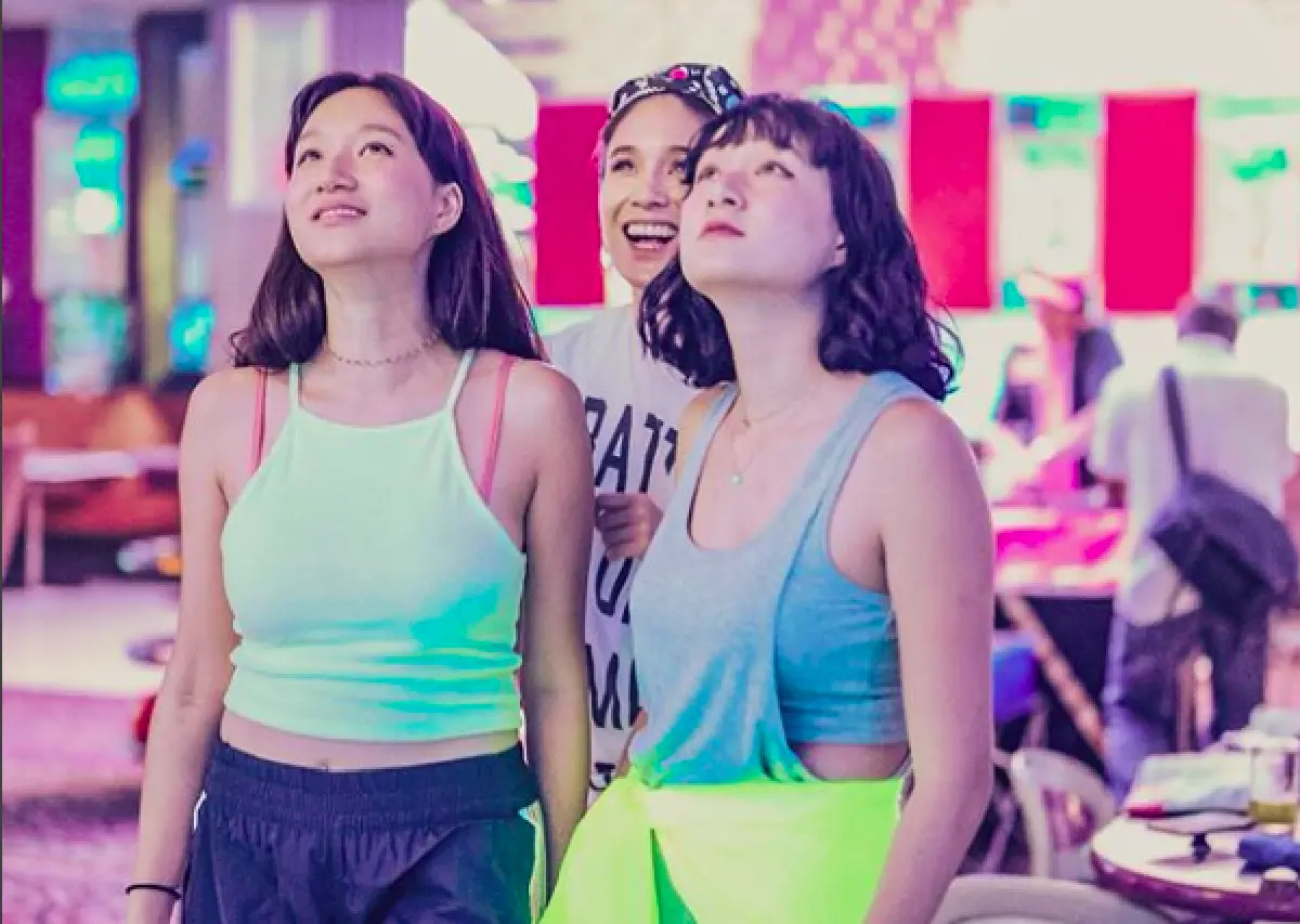 สมกับเป็นไอดอลยุค 90 "พลอย หอวัง” จัดปาร์ตี้กลางลานโบว์ลิ่ง ต้อนรับอายุ 33 ปี