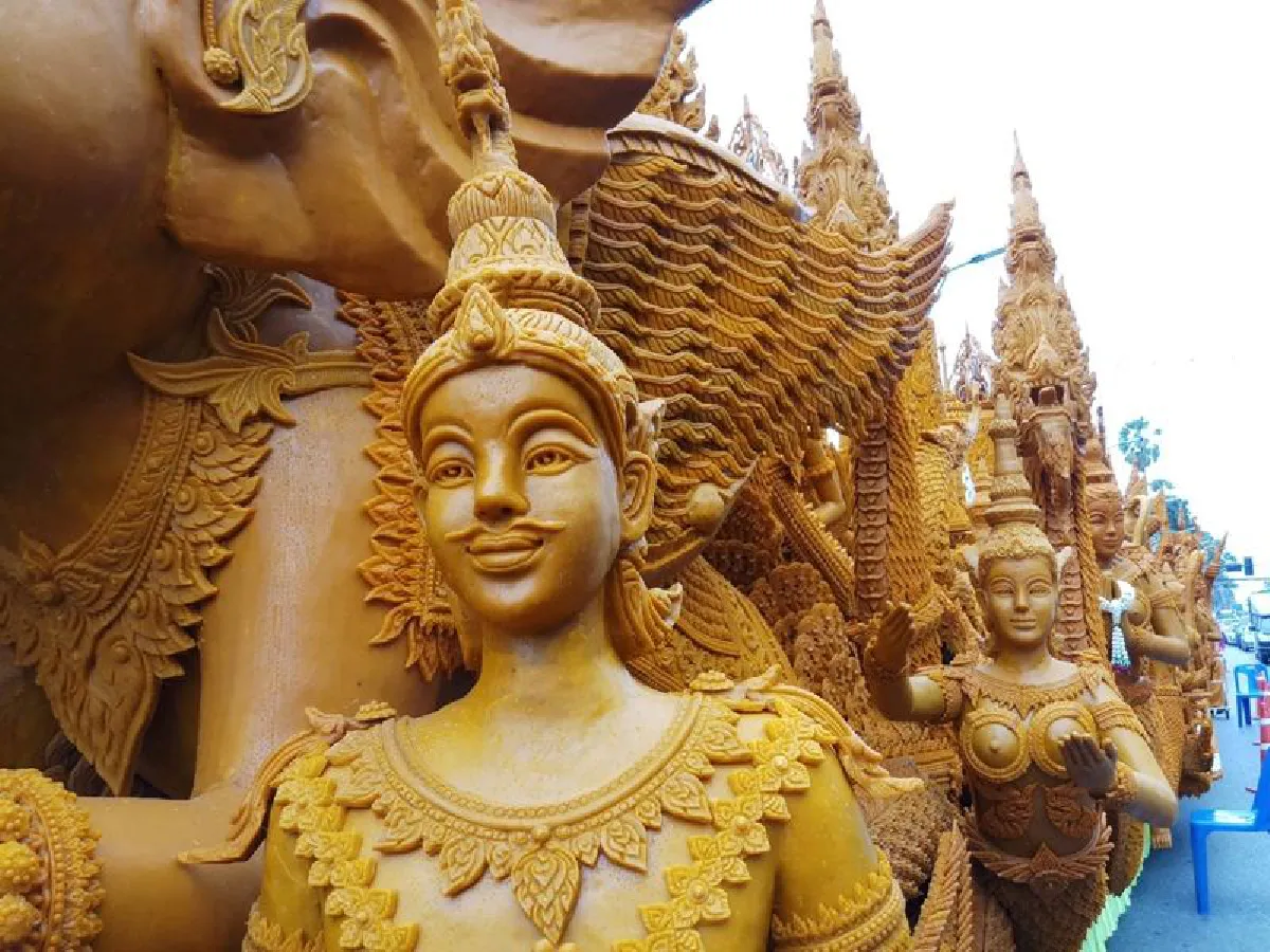 ปิดลานย่าโมโชว์อลังการ! ขบวนแห่เทียนพรรษาโคราชปี61