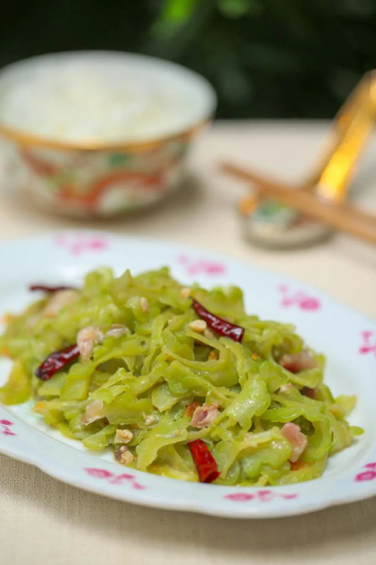 ข้าวต้มกุ๊ย พุ้ยกับแกล้ม มะระผัดปลาเค็มพริกจินดาแห้ง