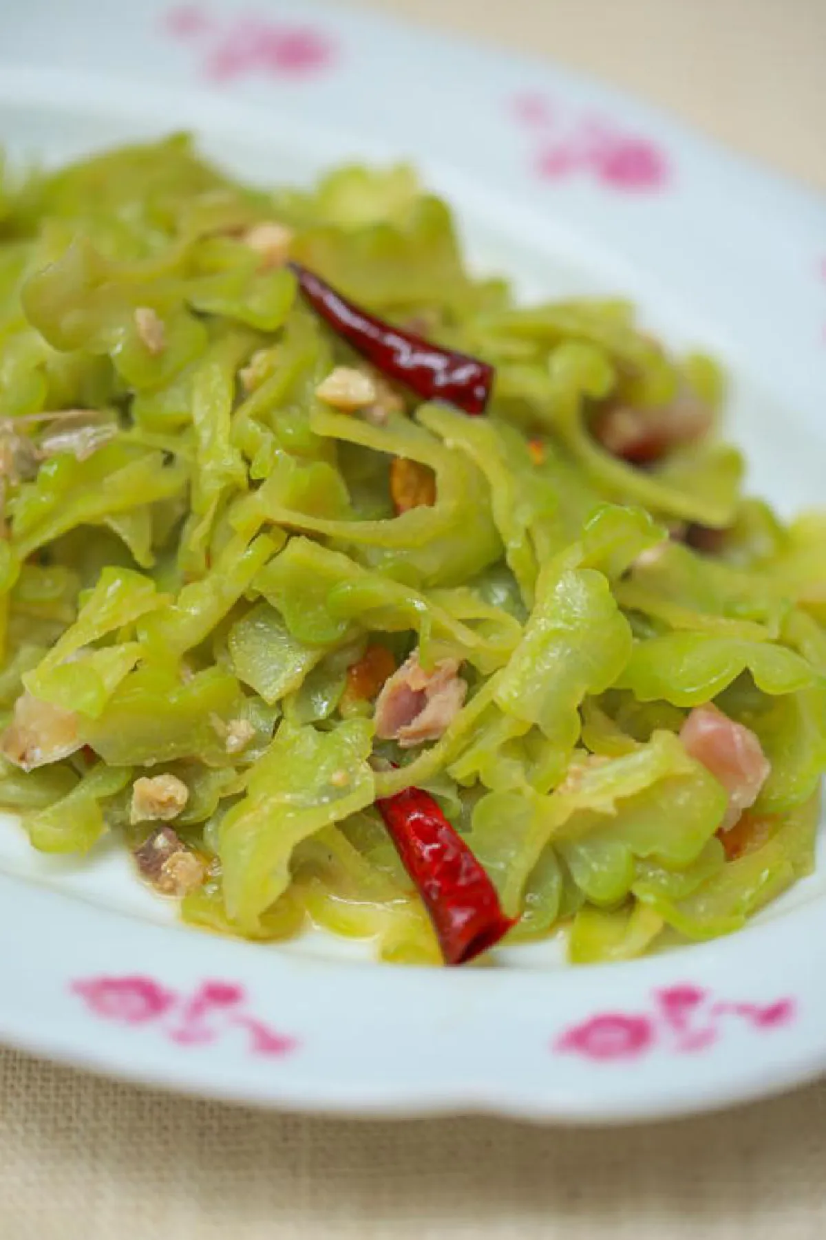 ข้าวต้มกุ๊ย พุ้ยกับแกล้ม มะระผัดปลาเค็มพริกจินดาแห้ง