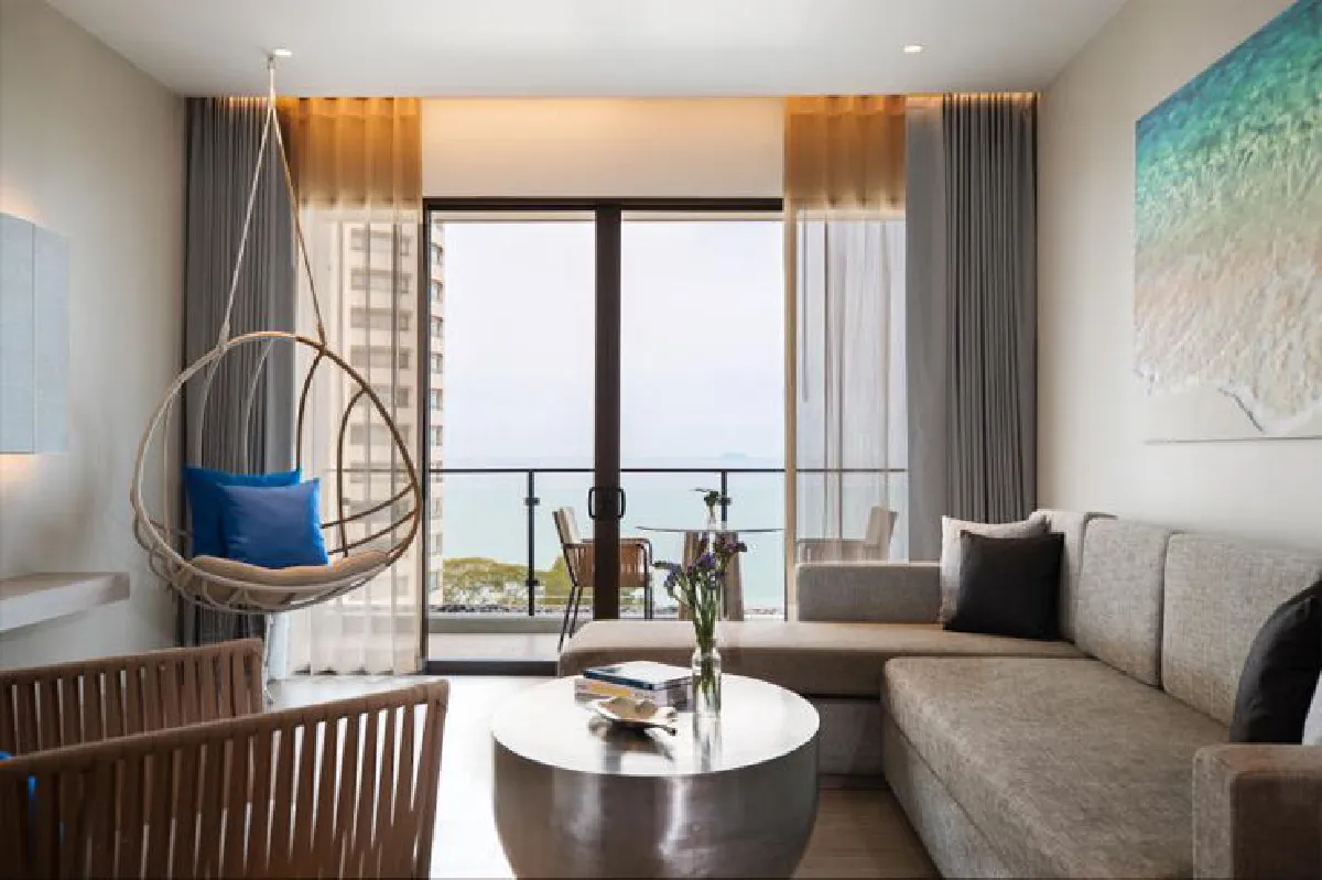 ฟังเสียงเงียบจากภายใน เรเนซองส์ พัทยา