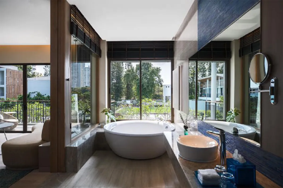 ฟังเสียงเงียบจากภายใน เรเนซองส์ พัทยา