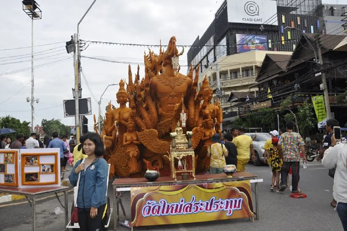วัดใหม่สระประทุมคว้าแชมป์ขบวนเทียนพรรษาโคราชปี61