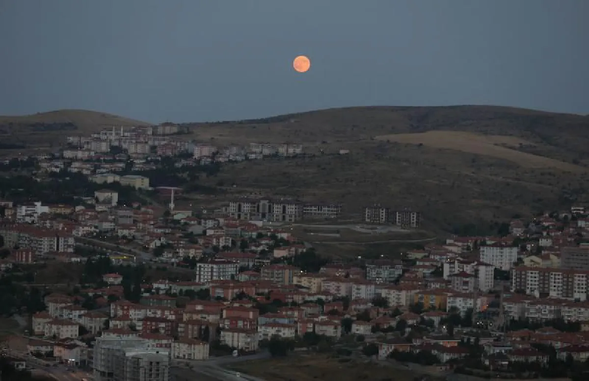 ชมภาพ "พระจันทร์สีเลือด " จากมุมมองต่างๆทั่วโลก