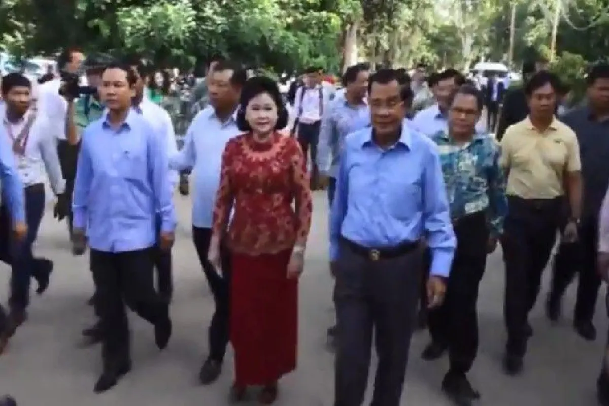 หย่อนแล้ว! "ฮุนเซน" ไปใช้สิทธิในการเลือกตั้งของกัมพูชา