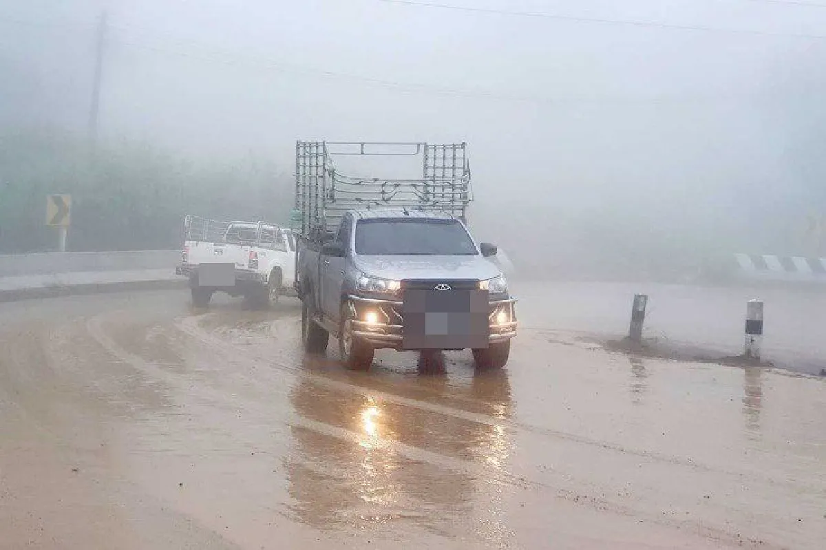 ภูทับเบิกรถแน่น! เตือนคนขับระวังหลังฝนตกทางลื่น