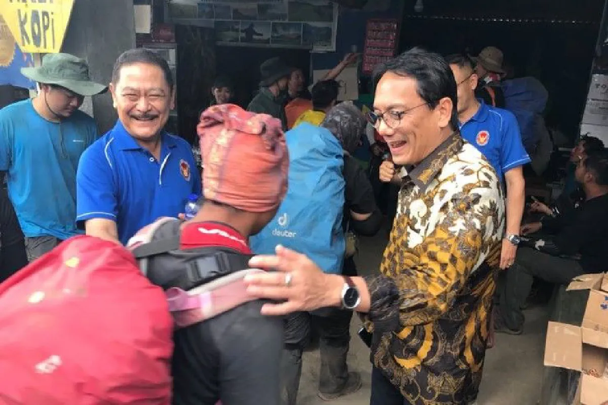 กลุ่มคนไทยติดบนภูเขาที่อินโดได้รับการช่วยเหลือลงมาถึงพื้นที่ปลอดภัยแล้ว