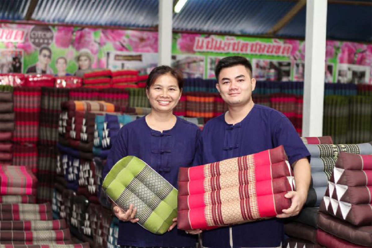 ‘แม่แย้มหมอนขิด’ ปั้นธุรกิจจากผลิตภัณฑ์ชุมชน ‘แม่แย้มหมอนขิด’ ปั้นธุรกิจจากผลิตภัณฑ์ชุมชน