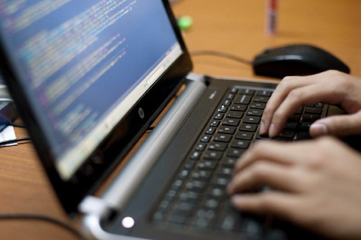 ควรให้ลูกเรียนภาษาอังกฤษ หรือ Coding ก่อนดี? ควรให้ลูกเรียนภาษาอังกฤษ หรือ Coding ก่อนดี?