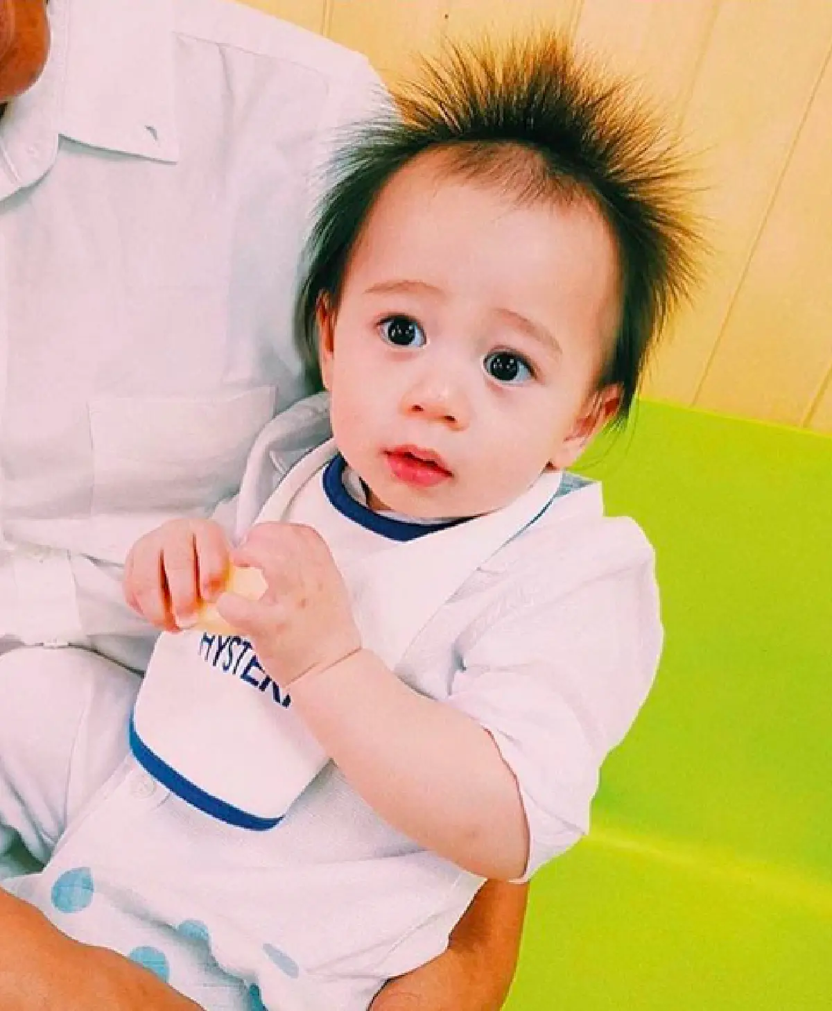 ตัดผมแล้ว! “สายฟ้า” ยิ่งโตยิ่งฉายแววหล่อ ขอเปลี่ยนลุคผมทรงใหม่