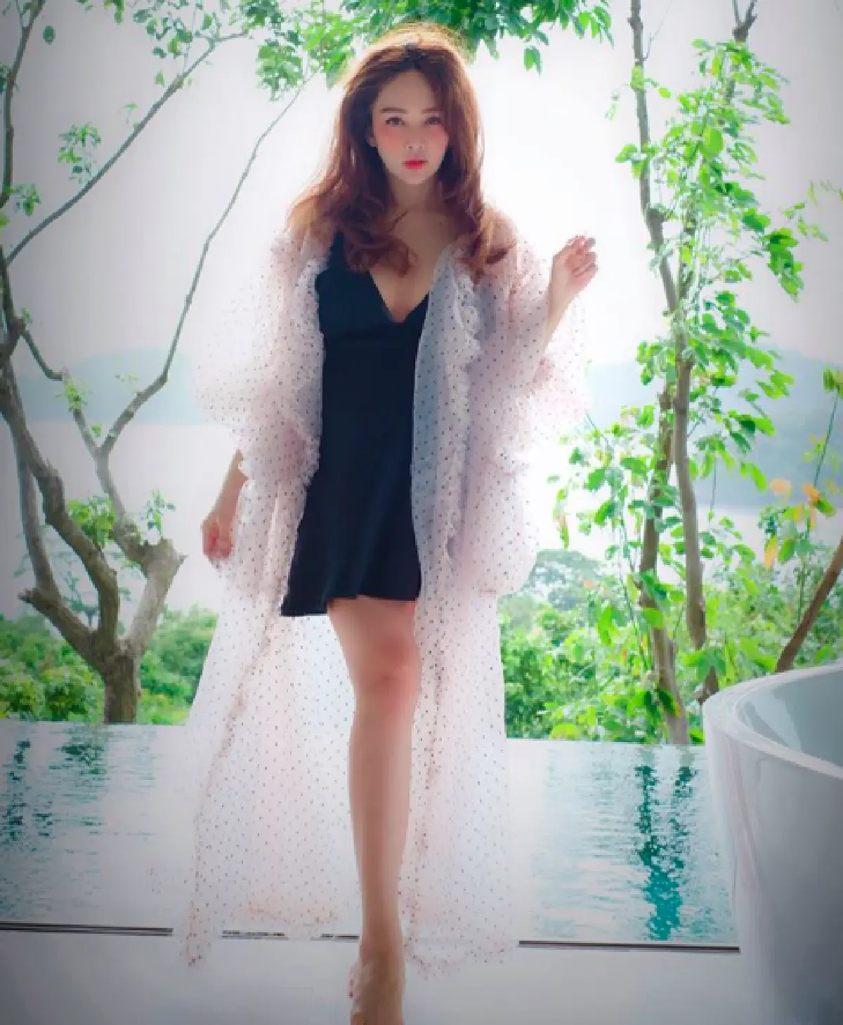 ยิ่งมีลูก..ยิ่งสวยมาก! ส่องภาพ “เป้ย ปานวาด” คุณแม่ลูกสองที่สวยไม่สร่าง