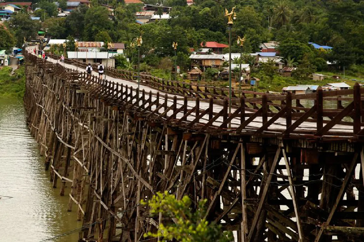 โลกอีกใบใน ‘สังขละบุรี’