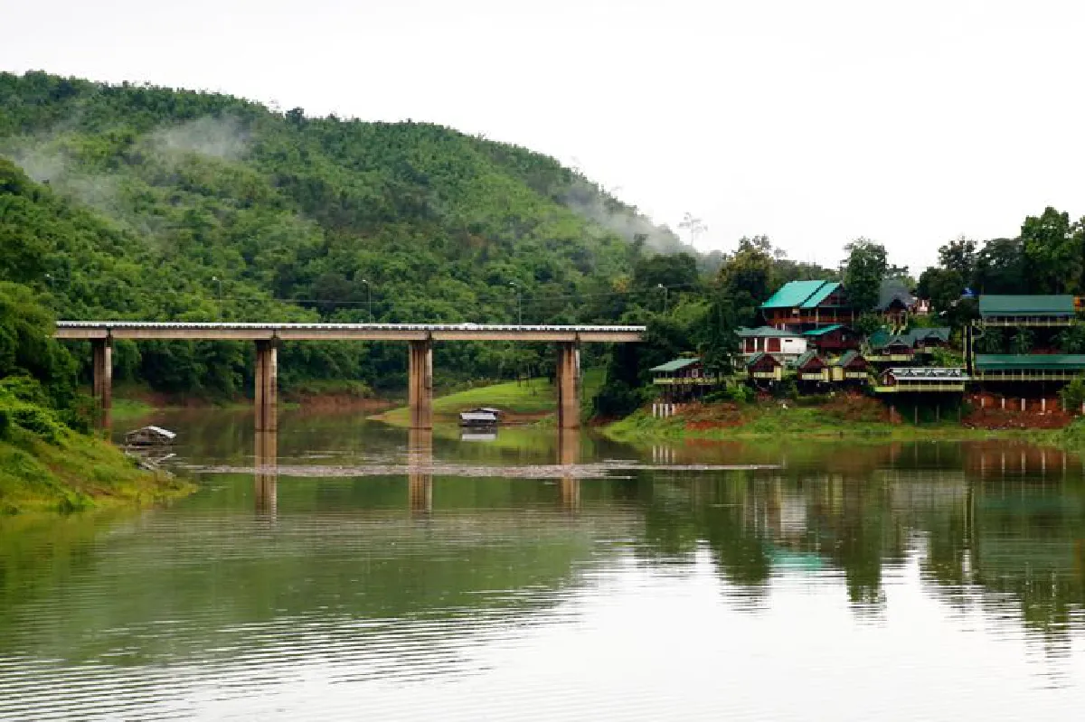 โลกอีกใบใน ‘สังขละบุรี’